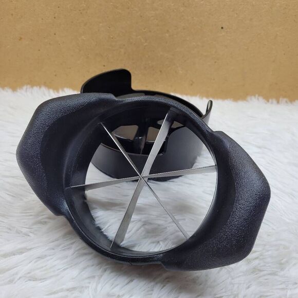 Pampered Chef Veggie Wedger - Picture 3 of 5